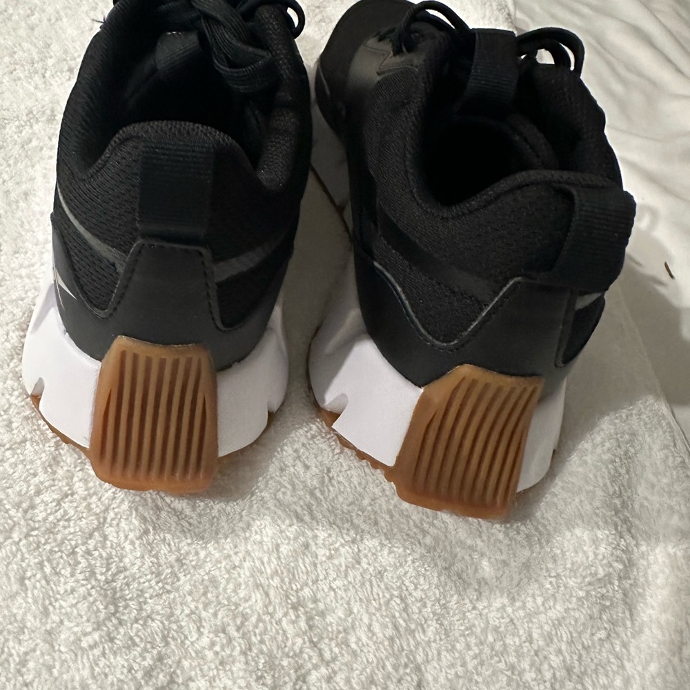 REEBOK COURT ADVANCE VEGAN.